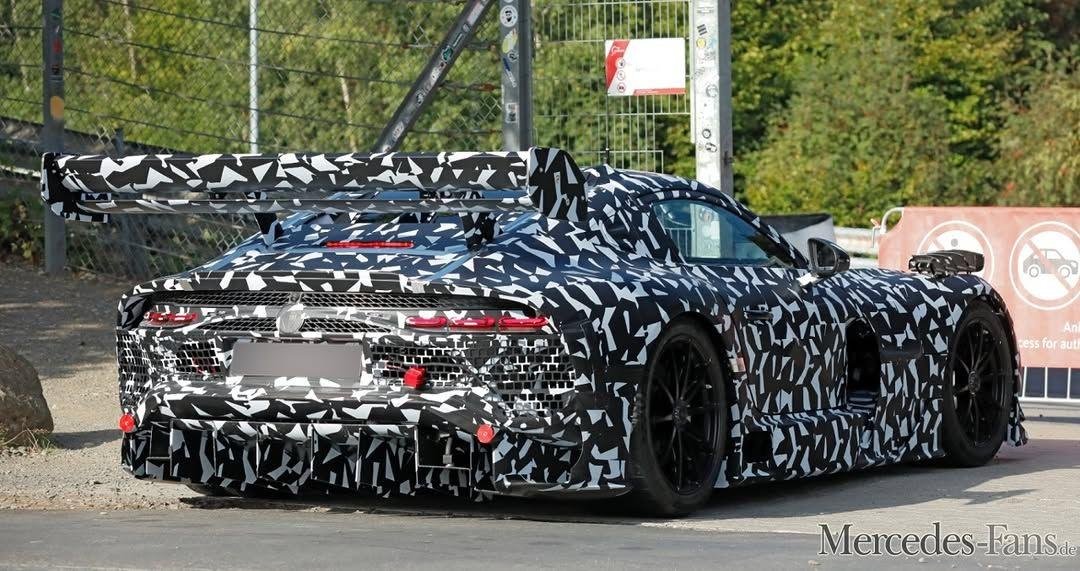 Mercedes-AMG GT Black Series spy shots (4)