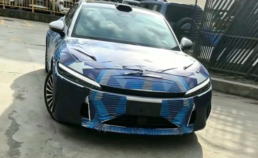 Next-gen BYD Han sedan spy shot (1)