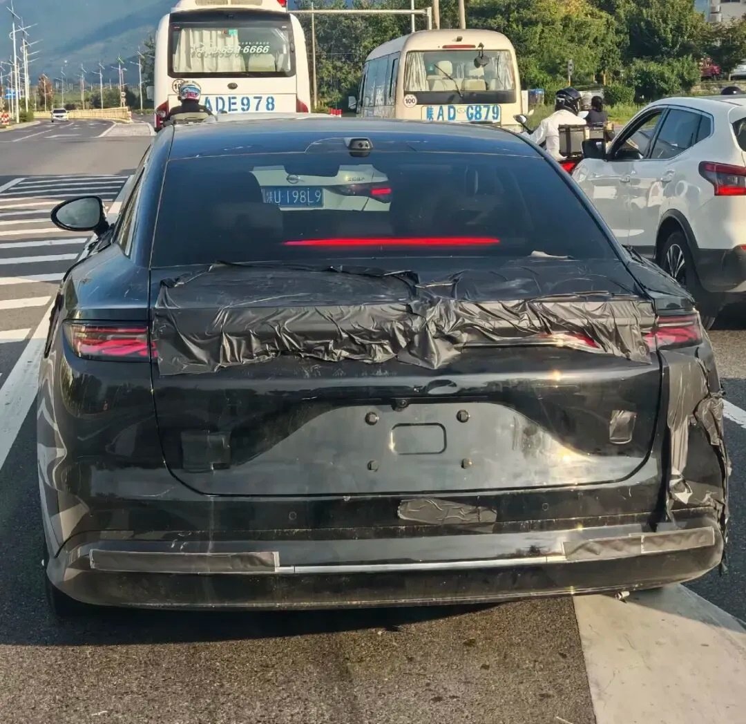 Next-gen BYD Han sedan spy shot (2)