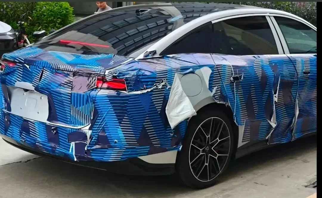 Next-gen BYD Han sedan spy shot (3)