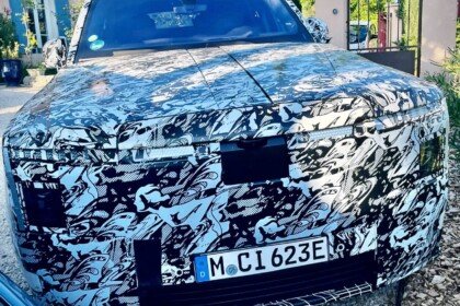 Rolls-Royce electric SUV spy shot (1)