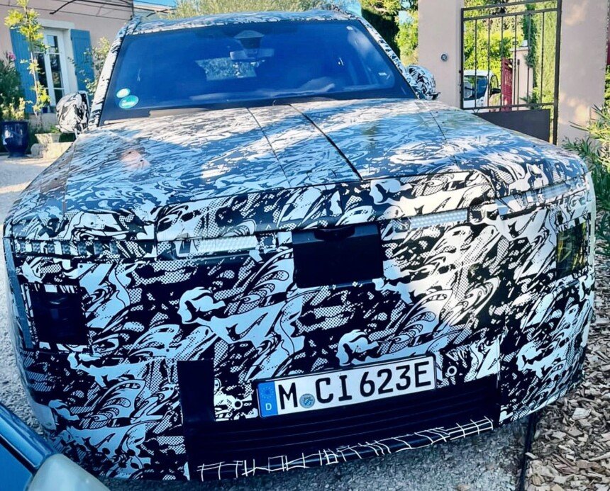Rolls-Royce electric SUV spy shot (1)