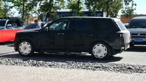 Yangwang-rolls-royce cullinan rival spy shot (Large)