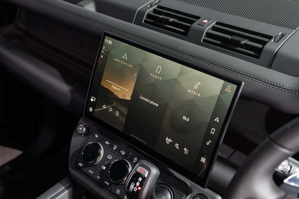 land rover Defender OCTA Black (4)