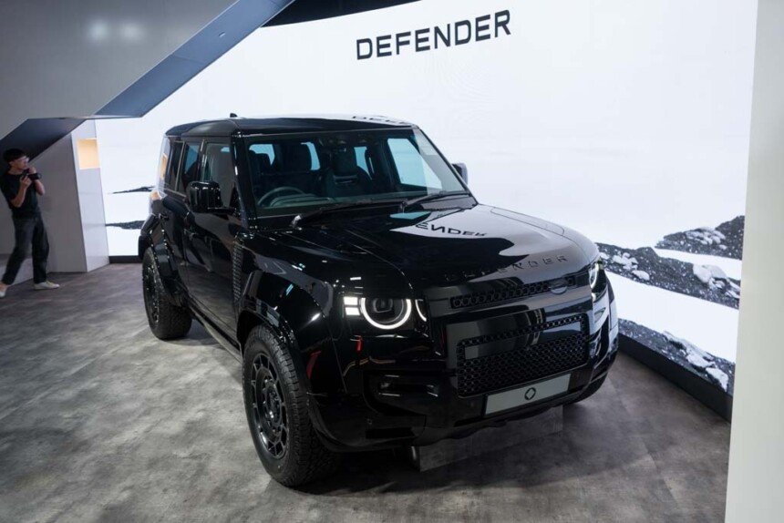 land rover Defender OCTA Black (4)