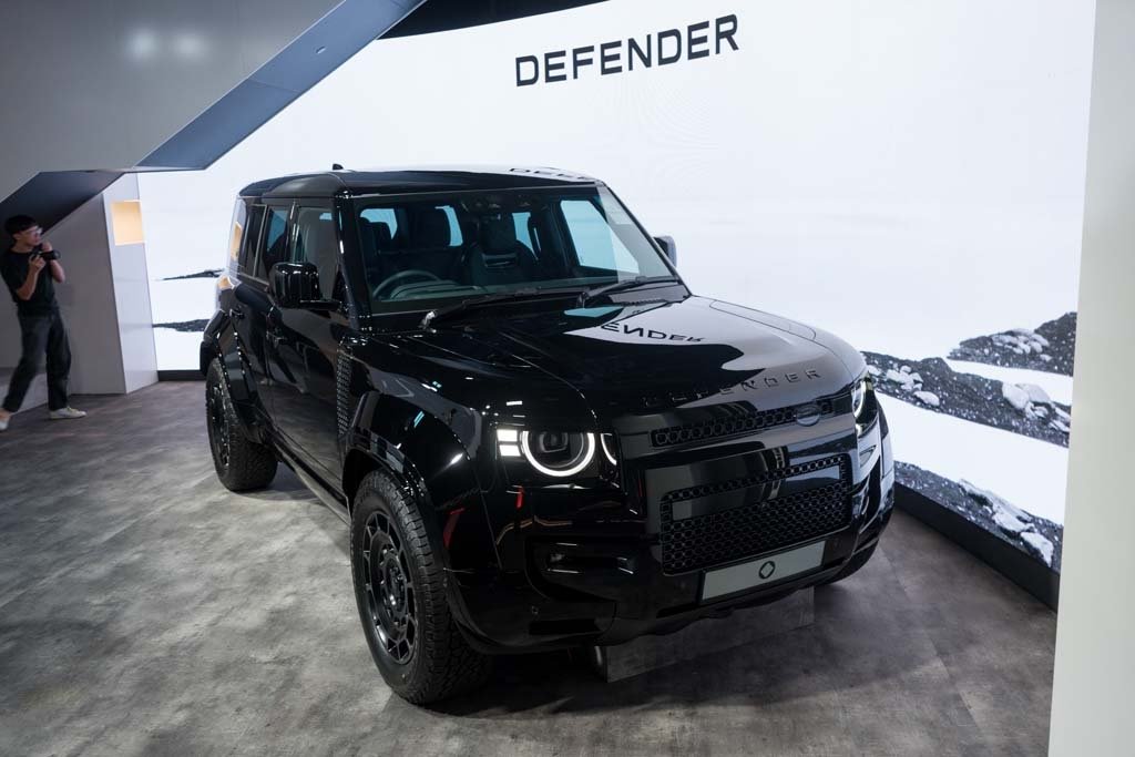land rover Defender OCTA Black (4)