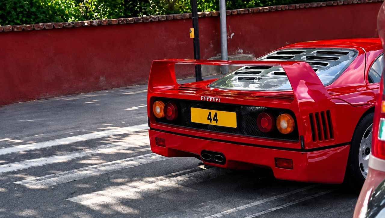 lewis hamilton-ferrari f40-rear