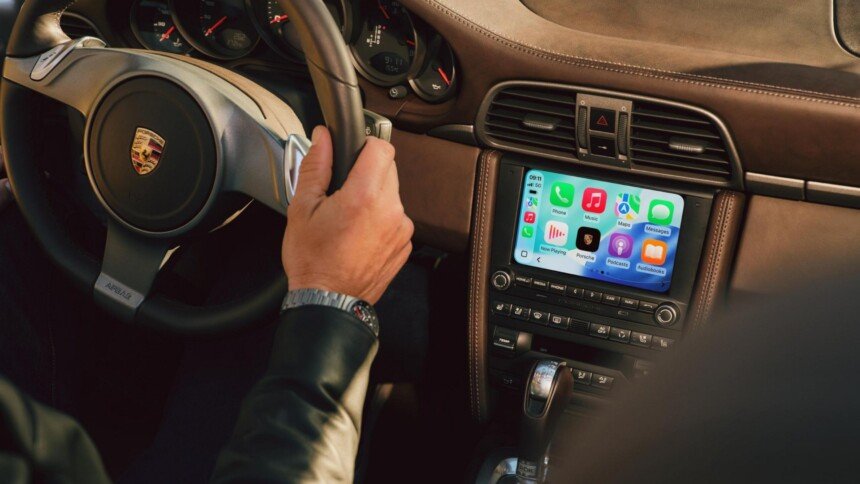 porsche interior with new infotainment system (1)