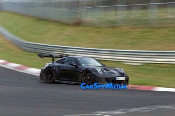 2027 Porsche 911 GT2 RS-hybrid-spy-shots-1