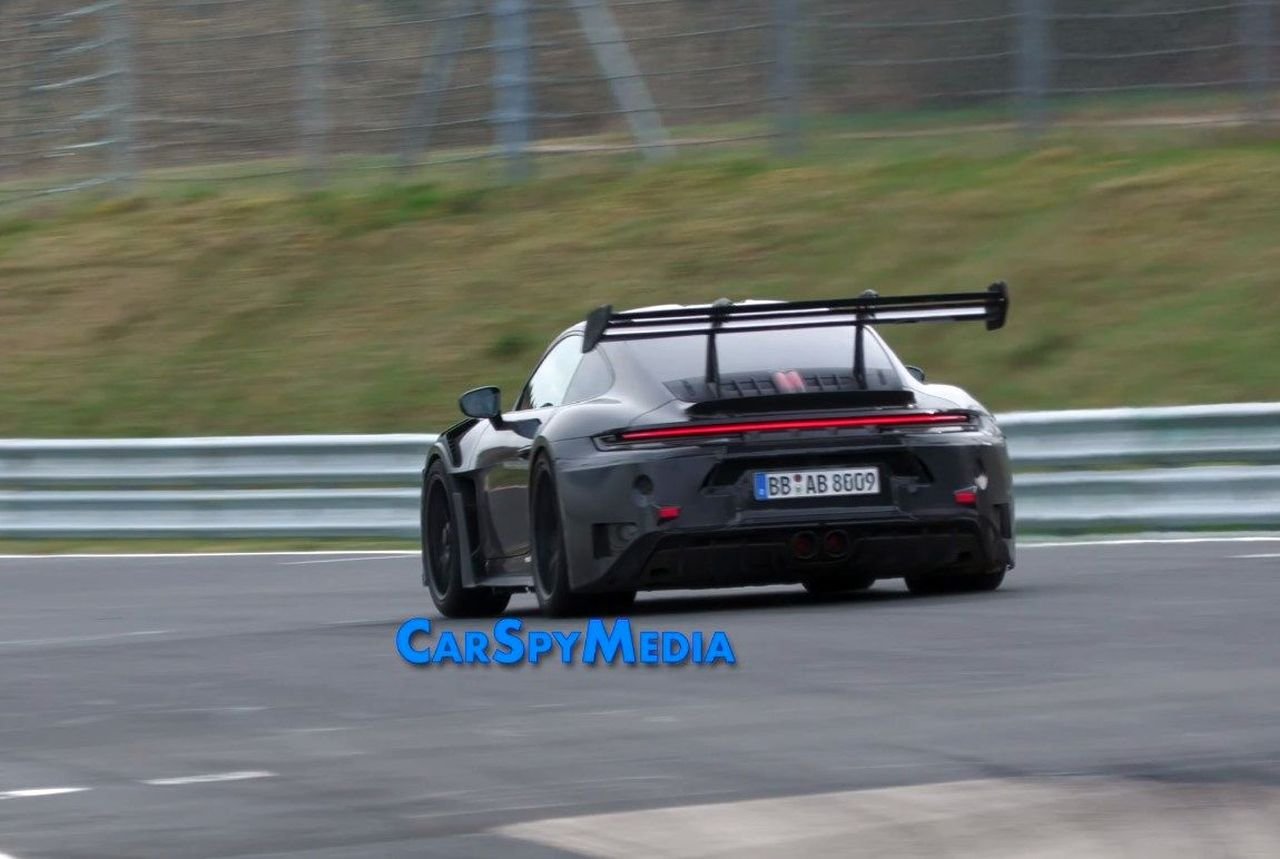 2027 Porsche 911 GT2 RS-hybrid-spy-shots-2