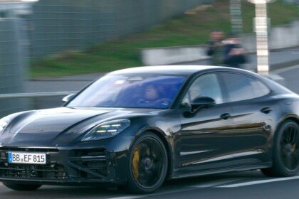 2027 Porsche Panamera Facelift spy shot