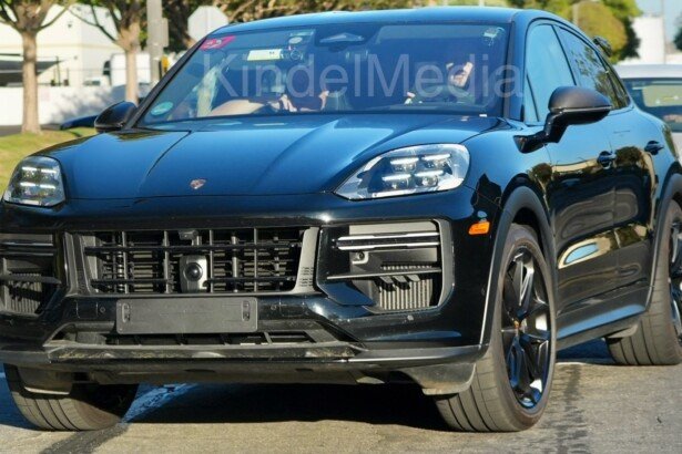 2028 Porsche Cayenne GT Facelift Weissach Package spy shots (1)