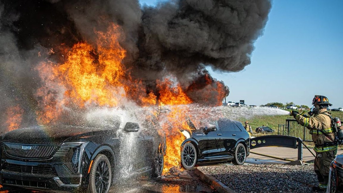 Cadillac Escalade IQ fire texas (1)