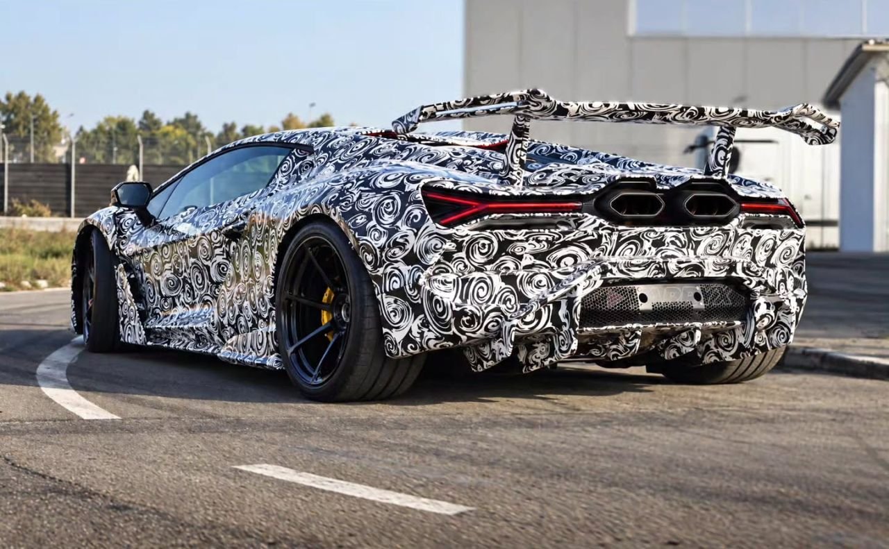 Lamborghini Revuelto SVJ spy shots-1