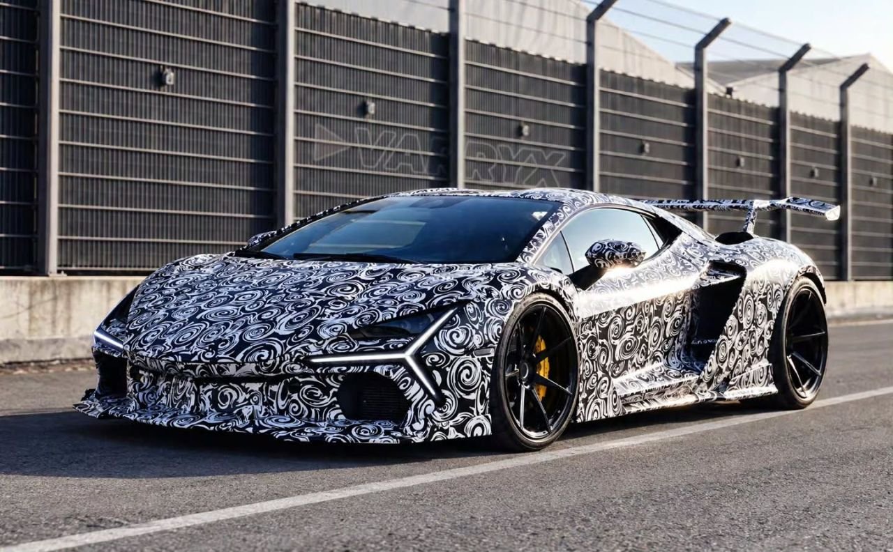 Lamborghini Revuelto SVJ spy shots-2