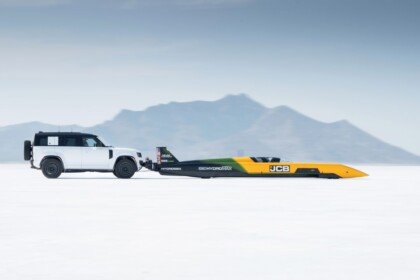 Land Rover Defender Octa-JCB Hydromax-1
