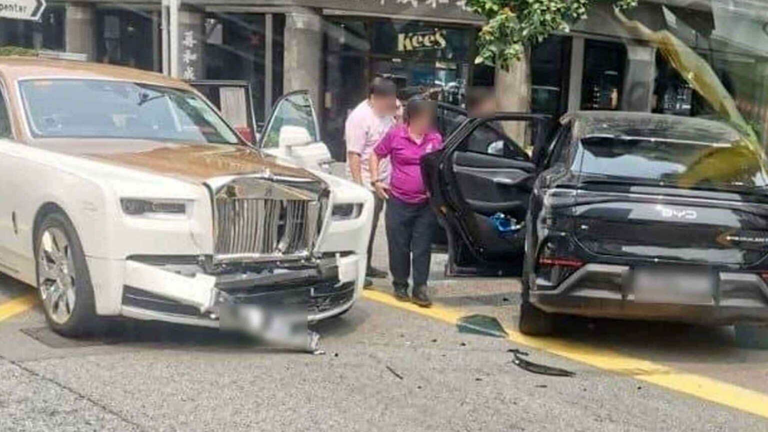 Rolls-Royce Phantom & BYD Sealion-Singapore crash (2)