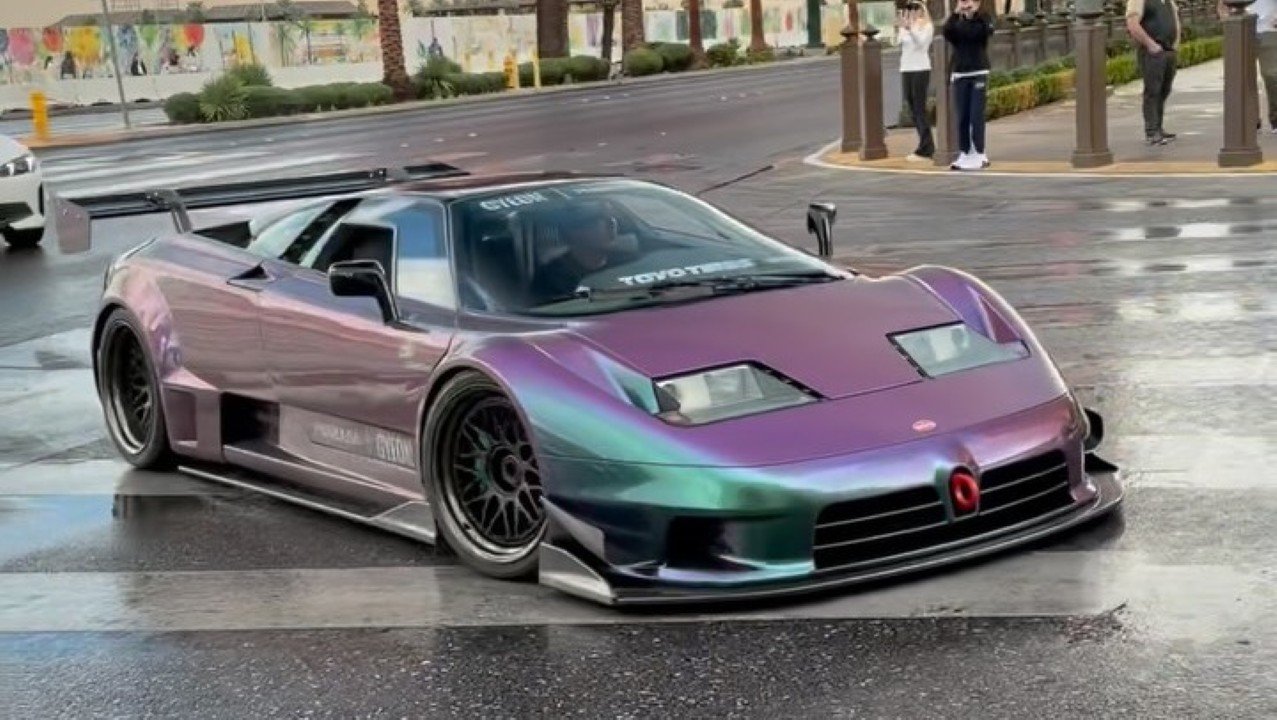 wide body Bugatti EB110